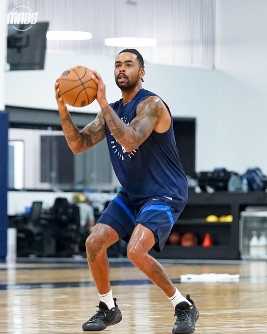 星空体育足球直播-开练&amp;期待新赛季！独行侠官方晒新援拉塞尔多张训练照