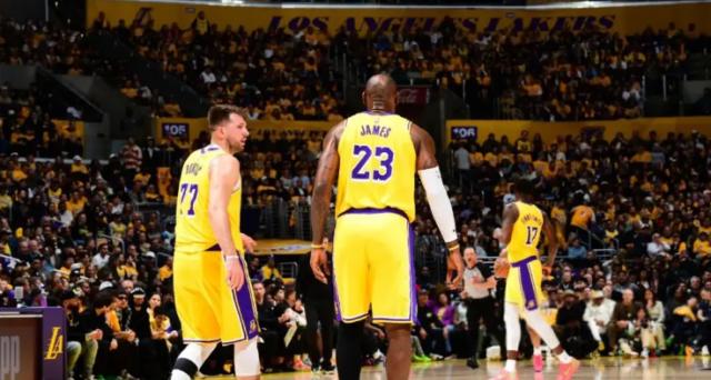 星空体育-【观察】攻守兼备战无不胜 湖人总冠军不再是口号