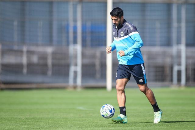 苏牙膝盖或安假体 跟梅西做队友 得赔偿格雷米奥