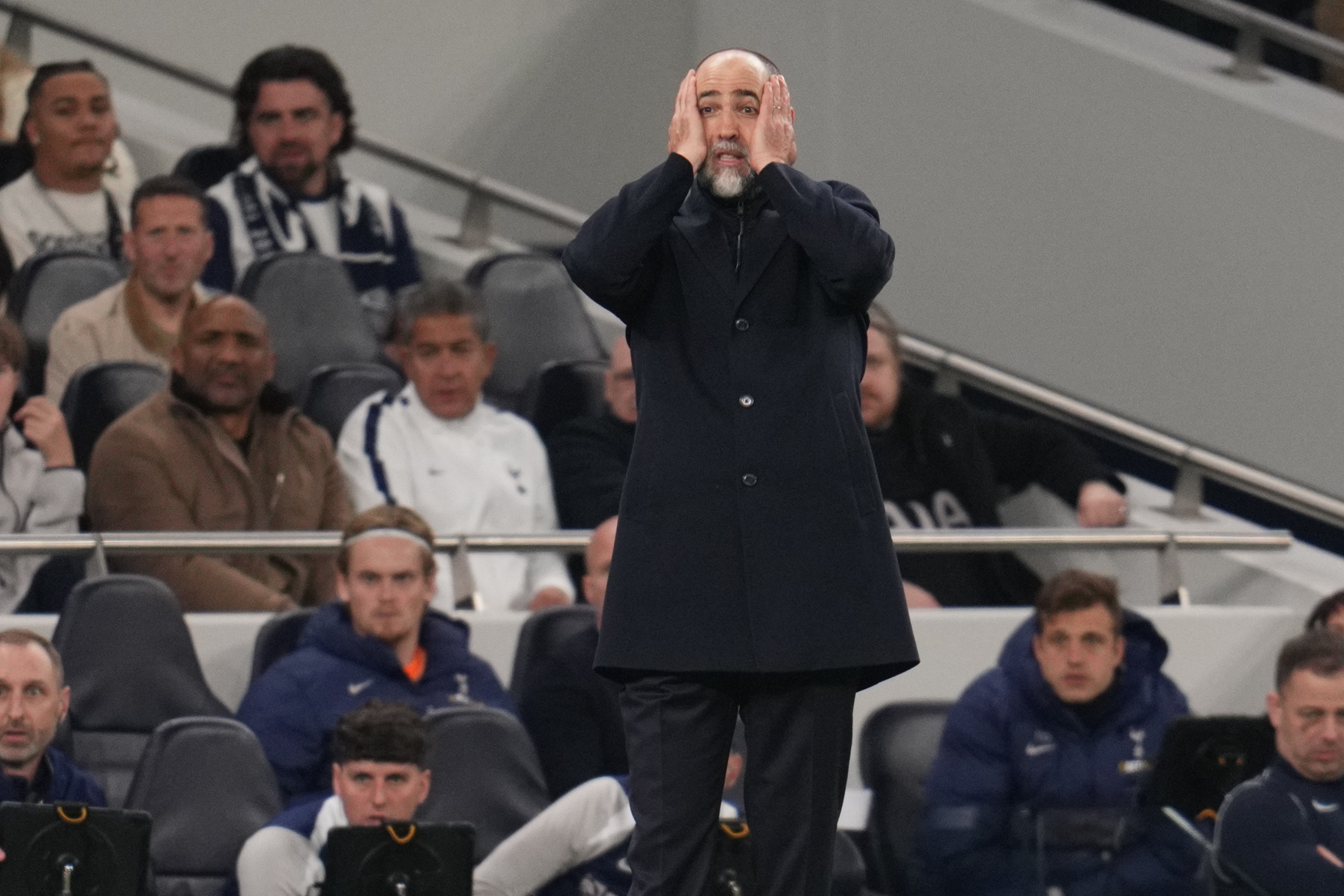 星空体育足球直播-邮报谈热刺困境：转会决策失误致阵容有大缺陷、培养年轻球员不足